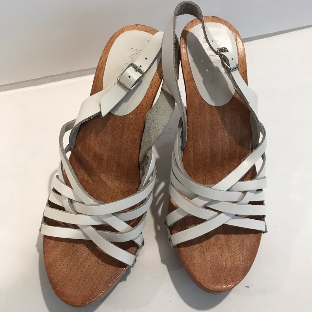 MIA heeled White Leather wood sandals Sz 7